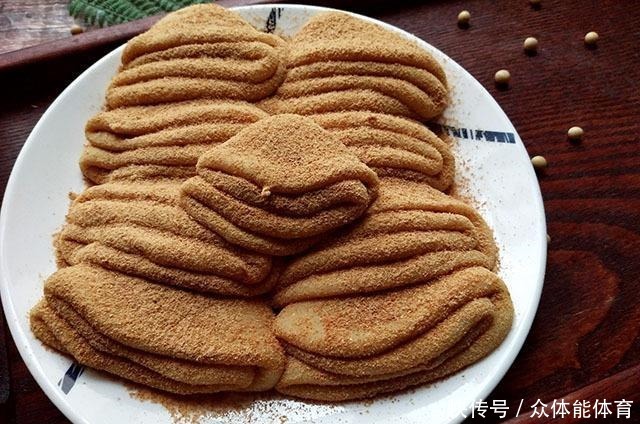 它是我做过最简易的点心,无需烤箱,蒸好擀薄就能吃,香甜好美味!