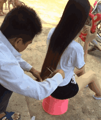 |搞笑GIF趣图:你的个子太高了,和你站一起感觉很自卑!