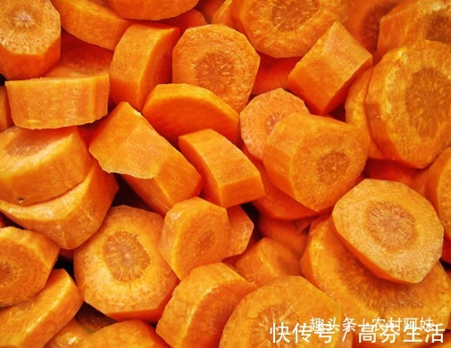 睡眠质量|胡萝卜与此物一起熬粥喝,肚腩小了,失眠好了,为了健康不妨试试