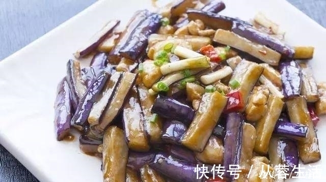 炒茄子先放油 难怪你抄出来的茄子不好吃