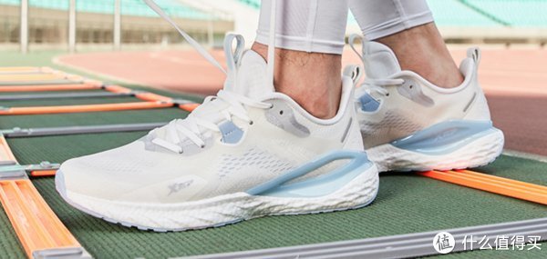 慢跑鞋 抛开品牌只谈产品,阿迪Ultra Boost相当于什么价位的国产跑鞋?