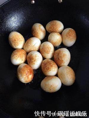 大学|大学门口的美食,价格3元一碗,喜欢吃的人排长队等候!