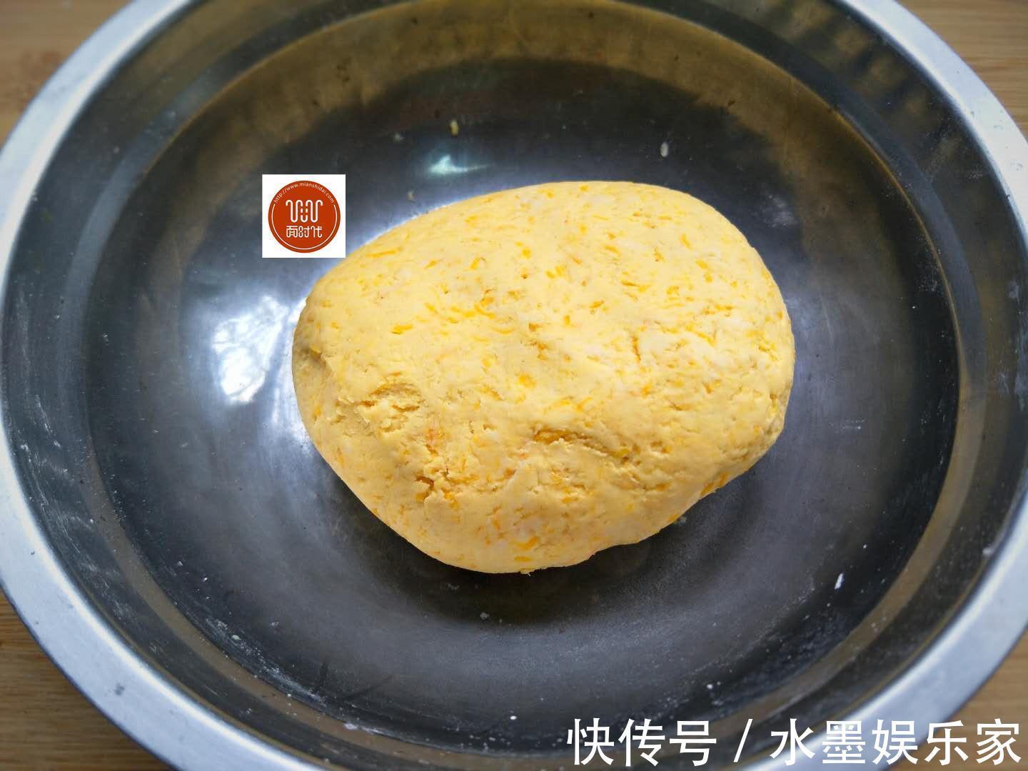南瓜不要煮粥喝了，教你个新吃法，做出来比鸡米花都好吃！