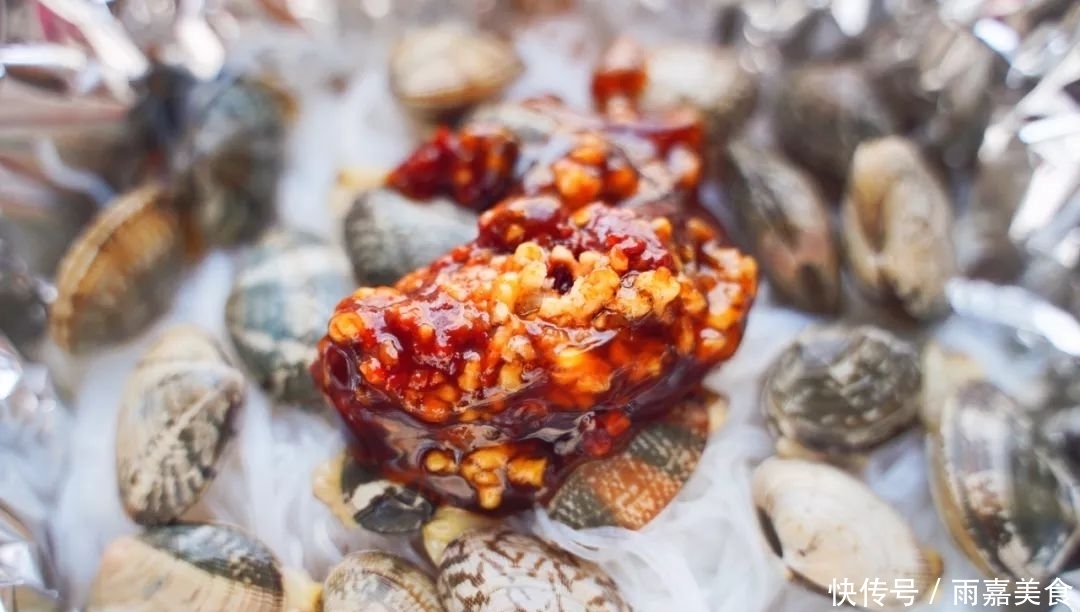  不愧是逛夜市必点小吃，香辣爽口，鲜美十足，好吃到舔壳！