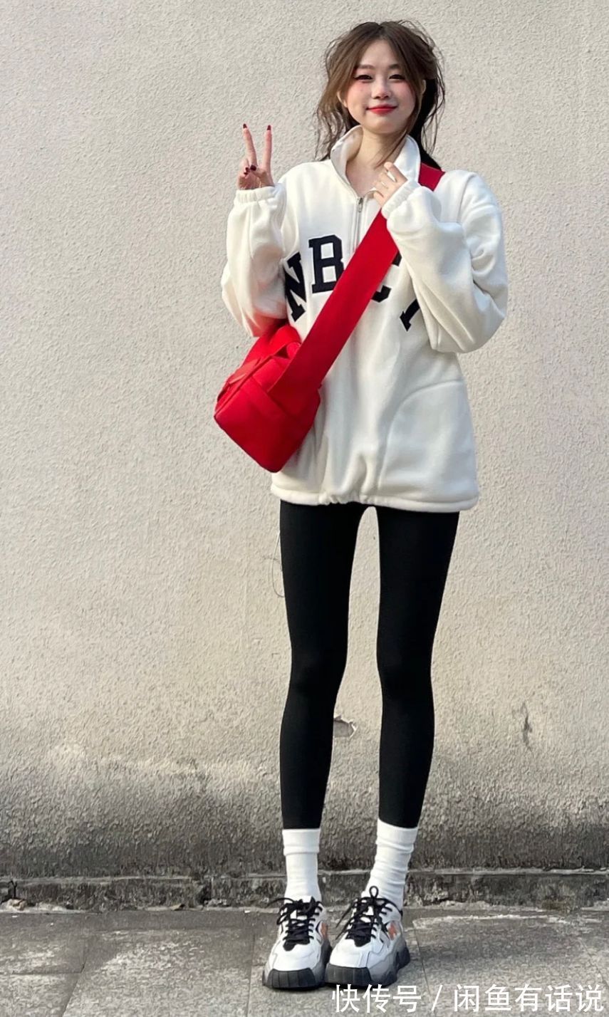 保暖|女人过冬还是绕不开“打底裤”,现在流行搭配中袜穿,保暖又时髦