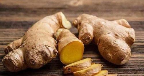 生姜保鲜不要总给冰箱放，老农民的土方法，随吃随取，特别新鲜