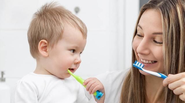 刷牙|宝宝多大开始刷牙适合乳牙萌出前,该如何给宝宝清洁口腔