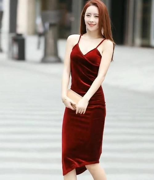 超显气质的丝绸吊带裙,优雅又高贵,拥有这一款就够你美了