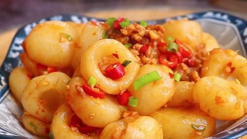 干锅土豆|土豆新吃法，很适合用来招待客人，做法新奇，比大鱼大肉还受欢迎