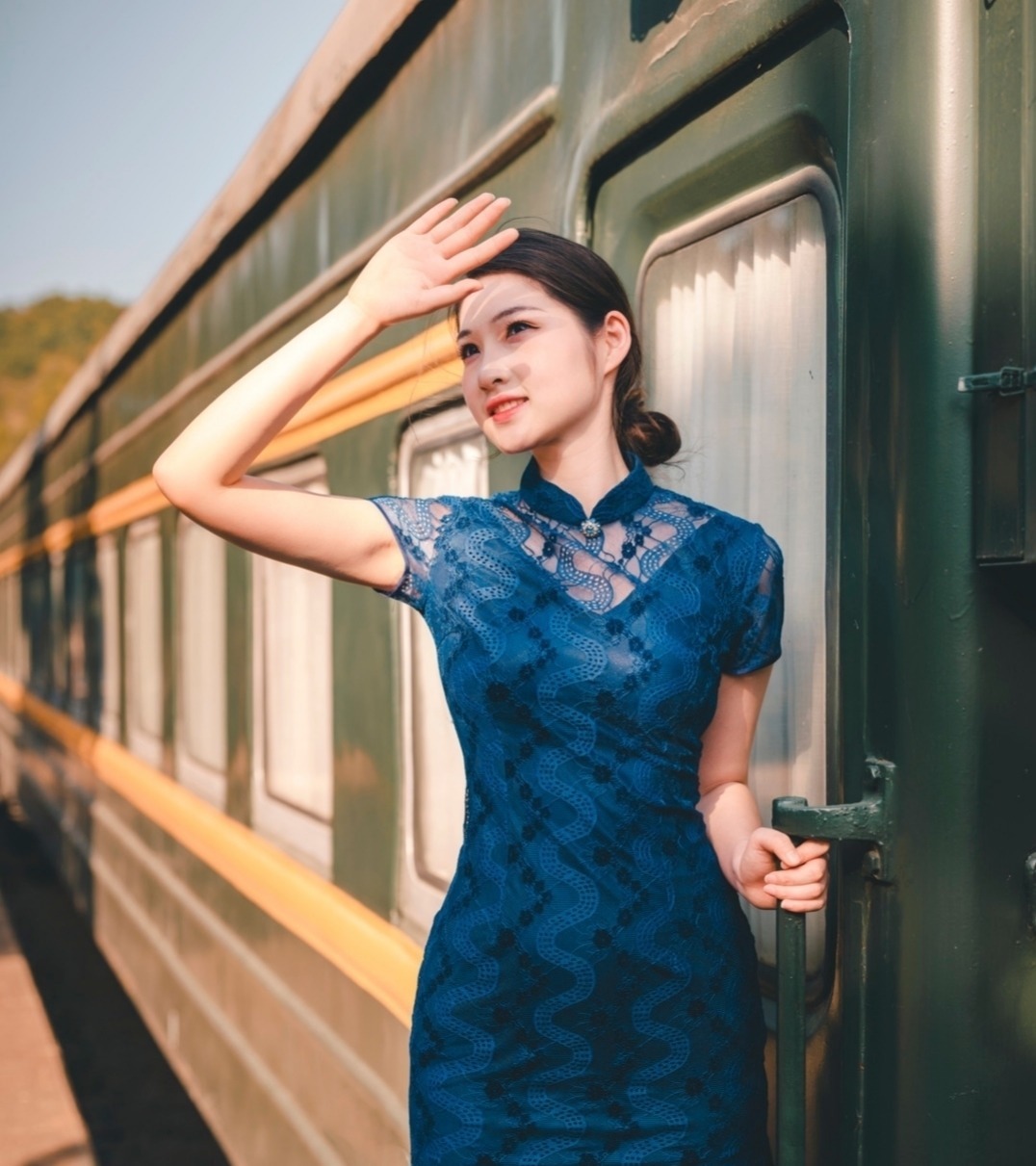 钓舟!诗·十首丨纤腰善舞东风里,眉眼犹能泊钓舟