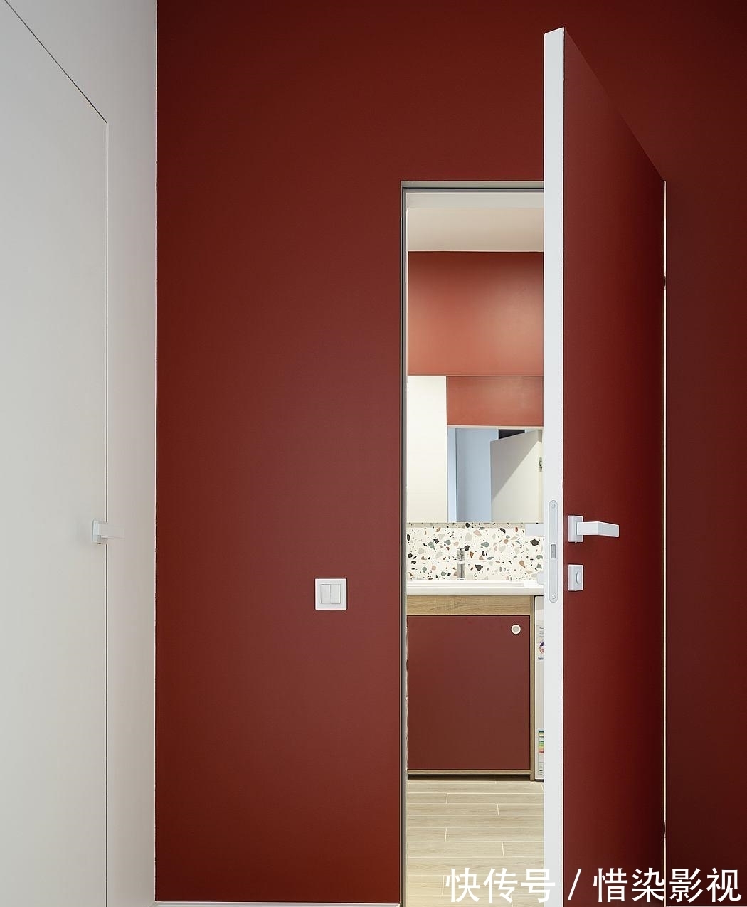 屋主|没想到这么大胆的配色,装修完后效果却很不错,有颜有品又有个性