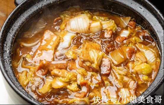 白菜炖粉条很好吃，诀窍全在这，做出来鲜香入味，一大锅不够吃
