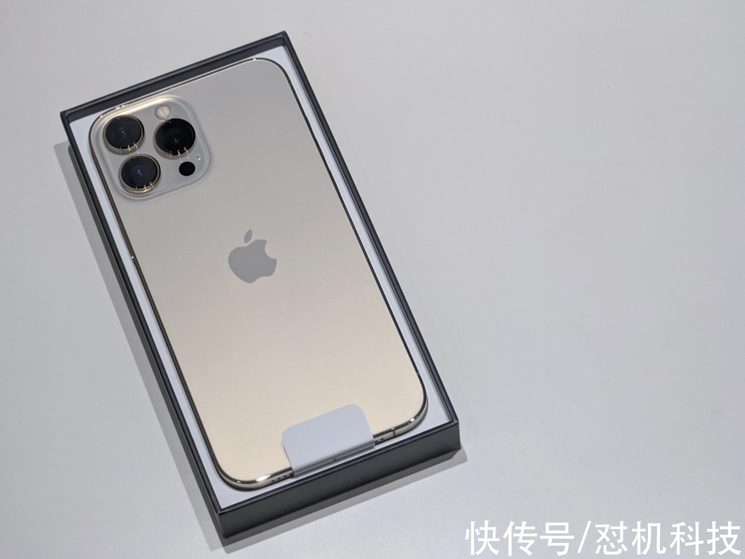 苹果|买iPhone13，官网和第三方渠道，到底有啥区别？