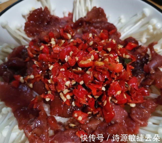 金针菇|金针菇蒸牛肉,香喷喷的下饭菜!