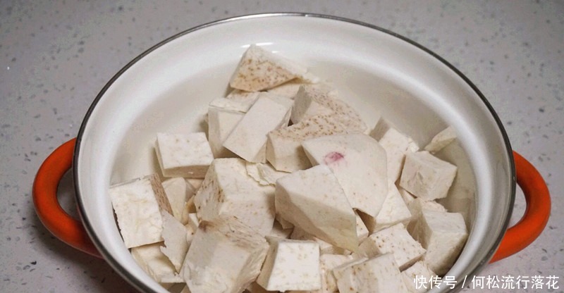 金黄诱人的香酥芋头卷,2个小技巧,在家轻松就做好,不信你看看