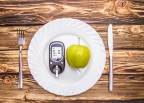 再次劝告：高血糖人群，3种食物要远离，让糖尿病避而远之！