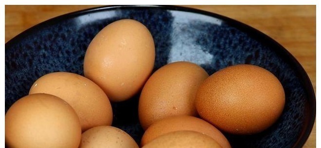 煮鸡蛋时,不要直接下锅,牢记这2点,鸡蛋嫩滑还不粘壳
