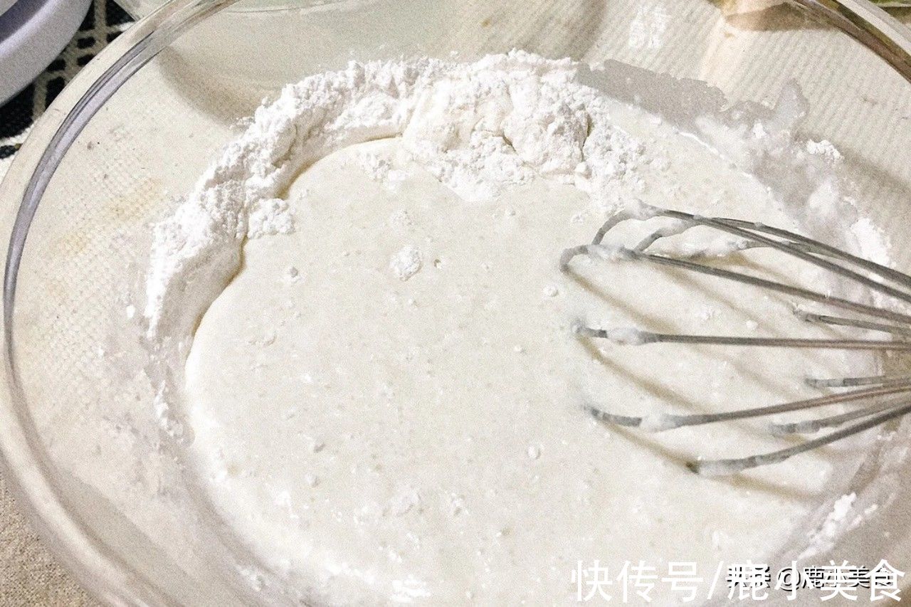 小鹿|不用烤箱，教你做懒人冰皮月饼！操作简单颜值高，Q弹冰糯还拉丝