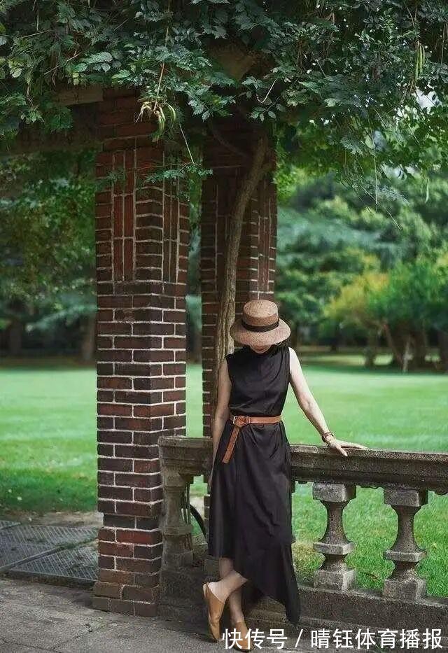 优雅 中年女性穿裙子怎么搭才好看?教你几招避开雷区,优雅时髦又减龄