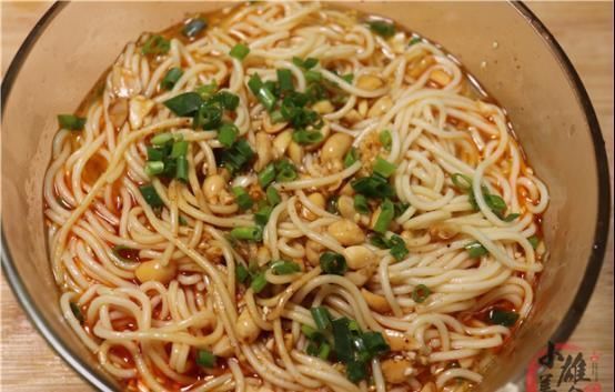 早饭鲜面条最美味的作法,5分鐘就拿下,越吃越舒服,连吃2碗也不足