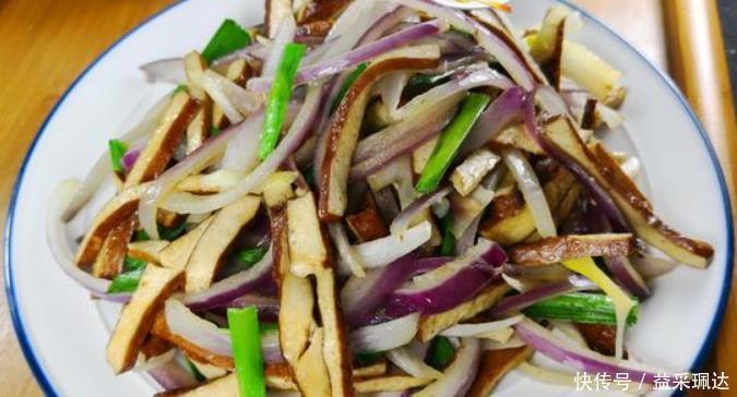 洋葱|炒洋葱时加“一物”,每天炒一盘,补钙质,软化血管,血管通畅了