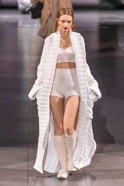  秋冬|今年秋冬的毛衣，我只买这5件！！