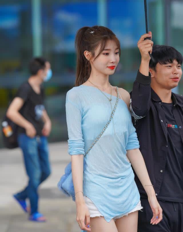 链条包|黑色紧身裤搭配链条包, 时尚感十足, 抓人眼球