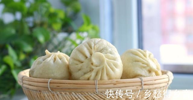 很多人扔掉的这菜叶子，其实是个宝，晒干存起来，能吃一冬天！