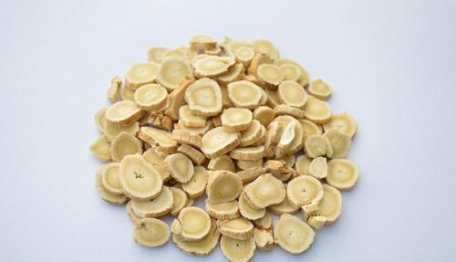 医圣张仲景黄芪与这两味中药一起泡水喝，主要有3种养生妙用