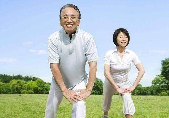 日常生活|高血压危及生命,专家:日常生活做好3件事,血压一降再降