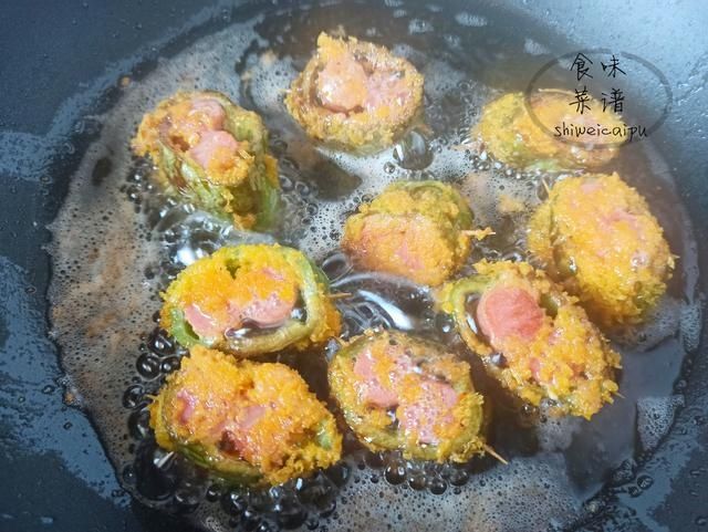 做法|火腿肠不要直接吃，教你3种简单做法，香辣又过瘾，上桌就被扫光