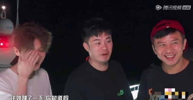 鼻孔 鹿晗偶像包袱不要了节目里挖鼻孔，吃陈赫的肥肠，素颜抢镜