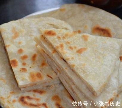 烙饼别再用凉水和开水了,用它和面,软香多层,放几天也不会硬!