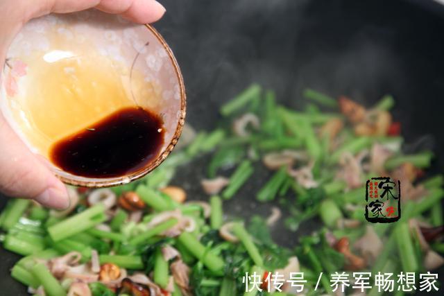 芹菜|秋天，这海鲜超肥美，45元一斤，炒芹菜太好吃了