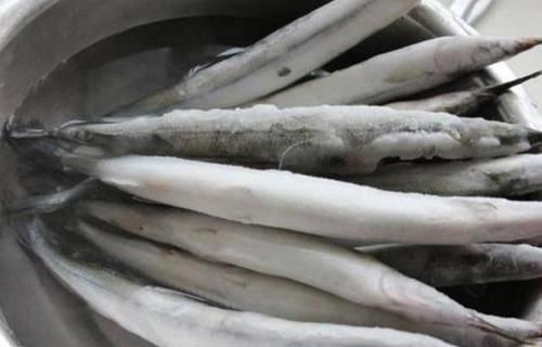活鱼|不管解冻什么鱼,都别直接泡水,学会这几招,吃着跟活鱼一样鲜