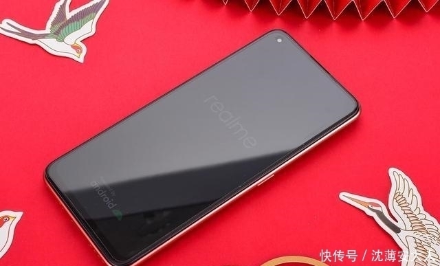 萤火虫|发布五个月跌至1149元，128GB+50W，高颜值手机已沦为标准千元机