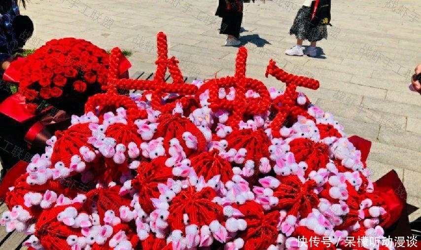 cp 肖战话剧如梦之梦场外:博君一肖CP粉大喊口号,用王一博周边应援