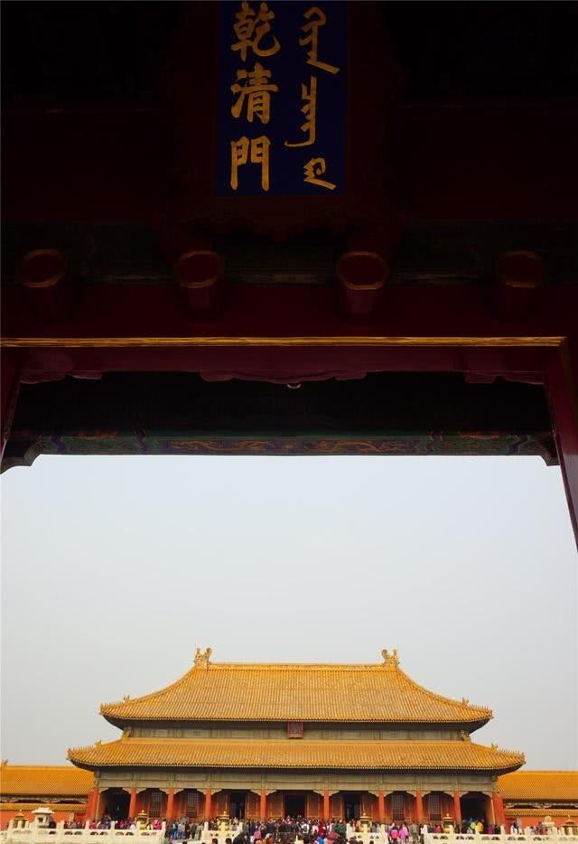 故宫中皇帝住的屋子是个什么样?寝宫里竟放了27张床!