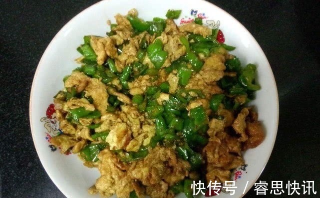 青椒炒鸡蛋时,不要直接下锅炒,记得加一个步骤,鸡蛋鲜嫩可口