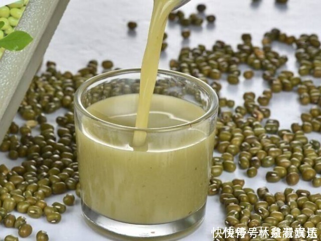 清热降压|绿豆汤被称为“万能解药”,煮绿豆时加2物,清热降压、气血双补