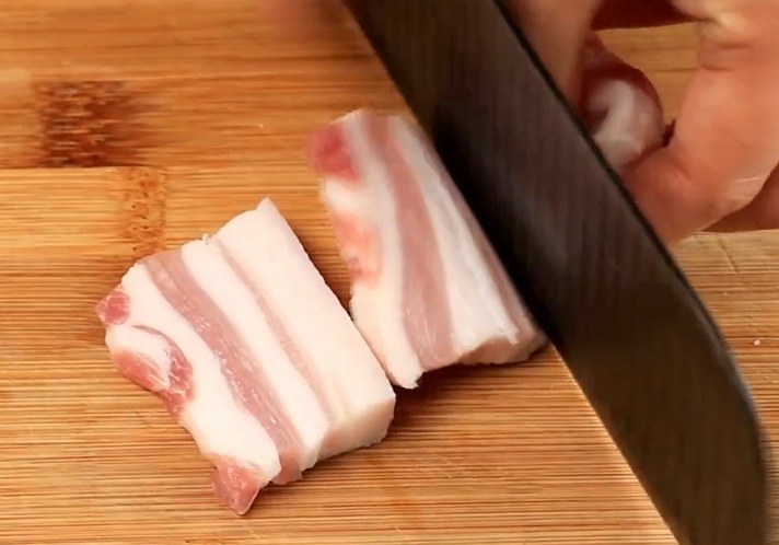 五花肉不要炒着吃了，咱们换个吃法，美味不油腻，好吃到停不下来