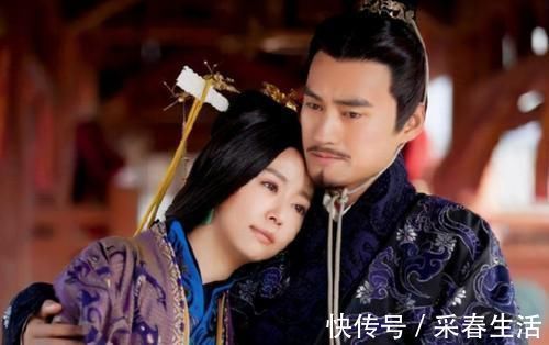 少女@日本少女游玩发现一幅壁画,直接愣在原地:这怎么和我一模一样?