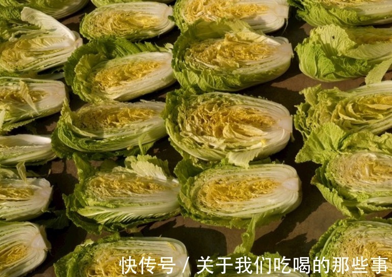 腌酸菜不能只加盐，教你3个技巧，酸菜又酸又脆又香，放1年没问题