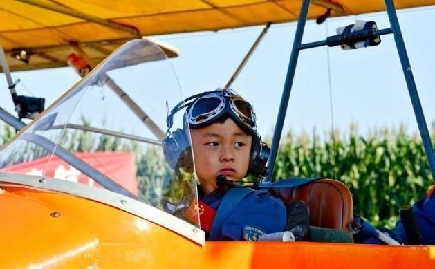 张易文|3岁雪地裸跑，5岁开飞机，“鹰式教育”下的小男孩如今成才了吗？