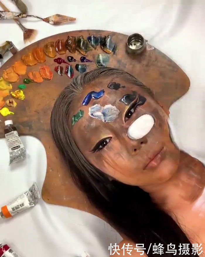 艺术家|韩国一女学生在身上画画,脸和牙齿都不放过,犹如“贞子”再现