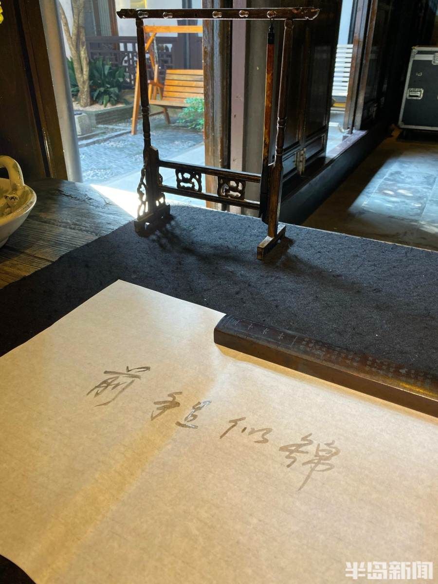 做了40年数学老师，如今算不出93-7！63岁老人身陷阿尔茨海默病，女儿讲述陪护细节