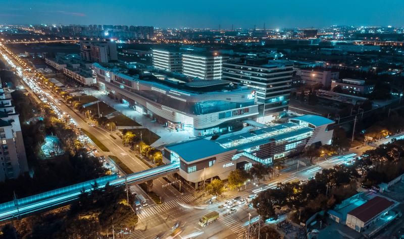 开出|上海郊区接连开出大型商场，底气何在？竟吸引市民开车几十公里去逛街