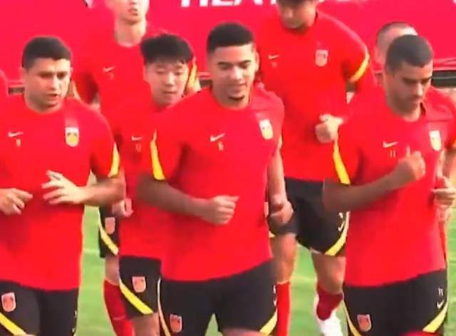 国足|李铁想明白了?媒体最新预测:国足4名归化第1次同时首发!
