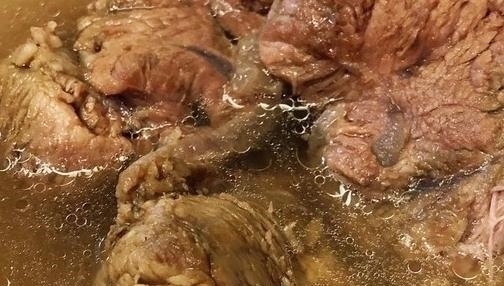 煮牛肉时,就是炖不烂往汤里加1物,轻松煮好牛肉