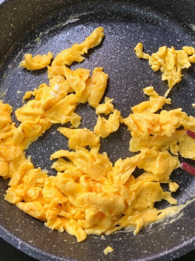 肉馅|饺子皮别浪费了，教你4种创新吃法，皮脆馅香，上桌孩子们抢着吃